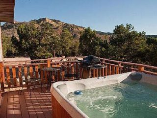 2 2 Stone Canyon Inn jacuzzi in room